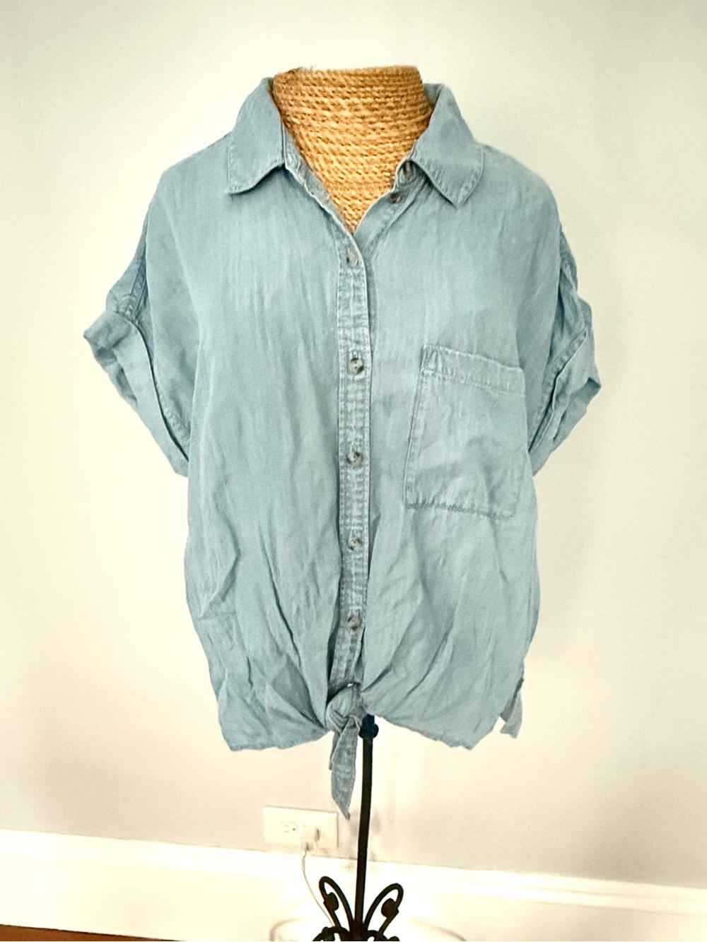 Sanctuary Light Blue Button-Front Tie-Hem Shirt